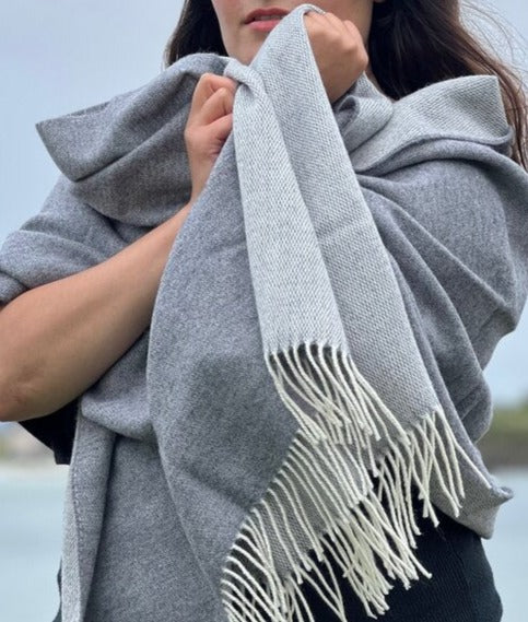 Pure merino lambswool scarf grey and white